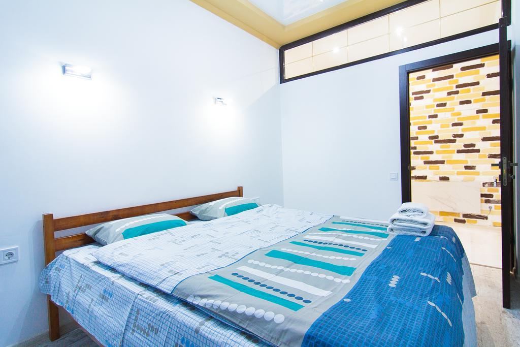 Club Suite Near Deribasovskaya Одеса Екстериор снимка